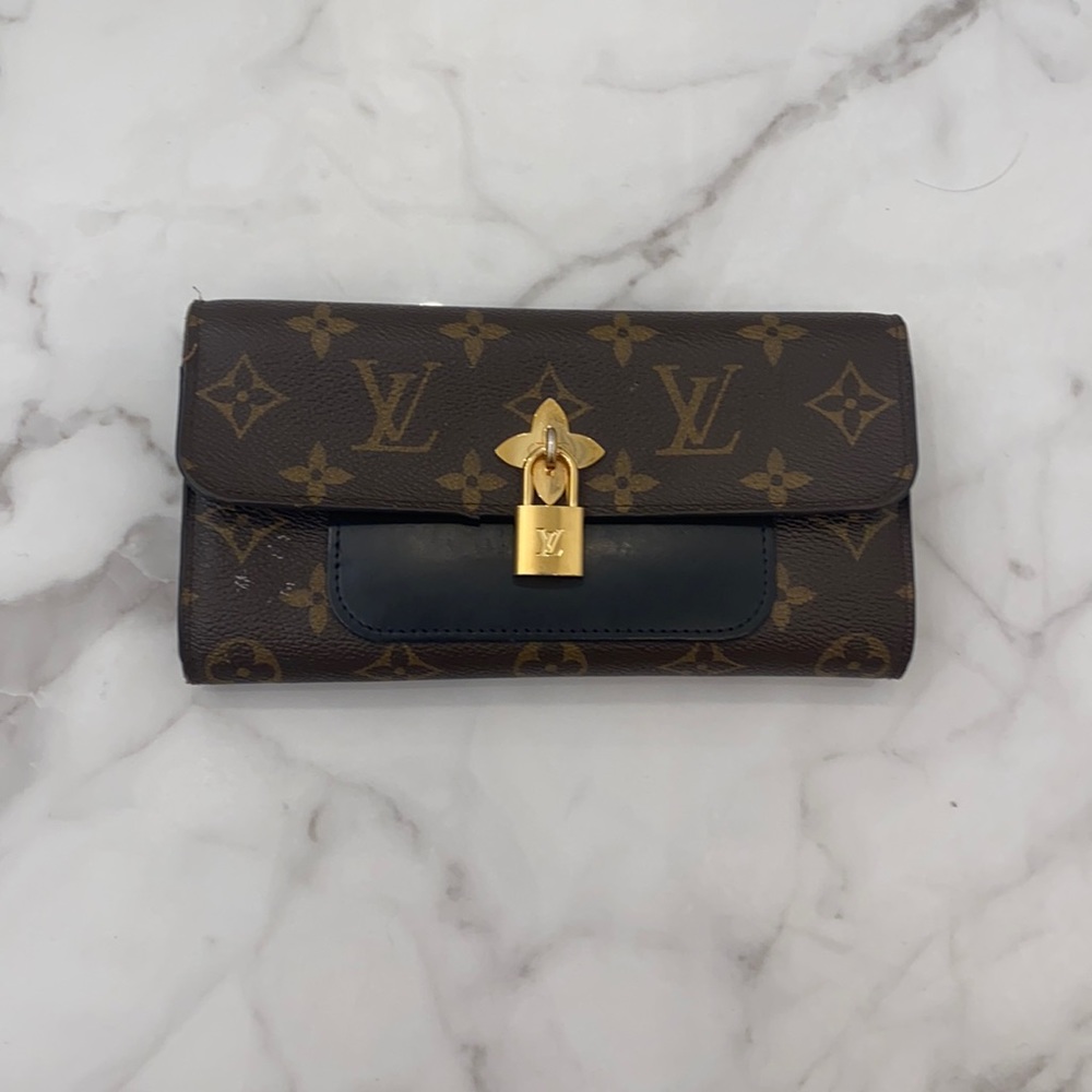Lightly used Louis Vuitton monogram bi-fold wallet